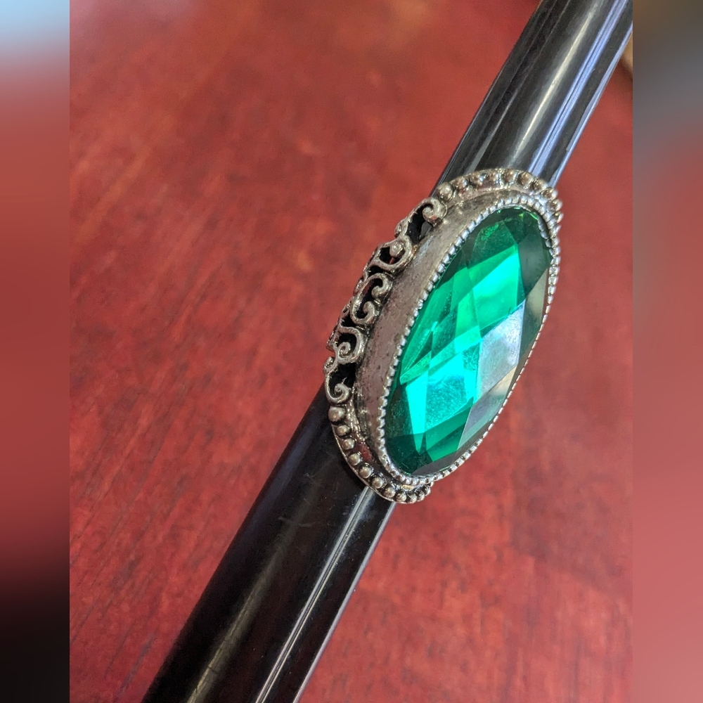 Ladies Boho Vintage-Style Green Statement Ring. (5.5)
